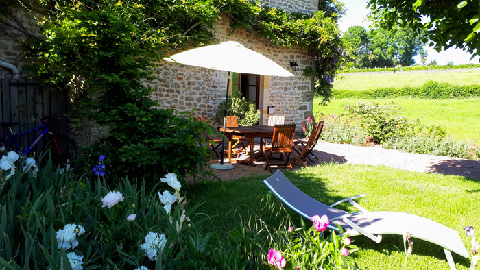 Ferme auberge des Collines - Extérieur - Salon de jardin